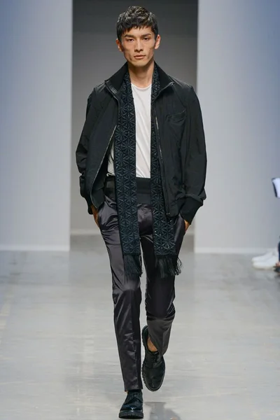 Look 33